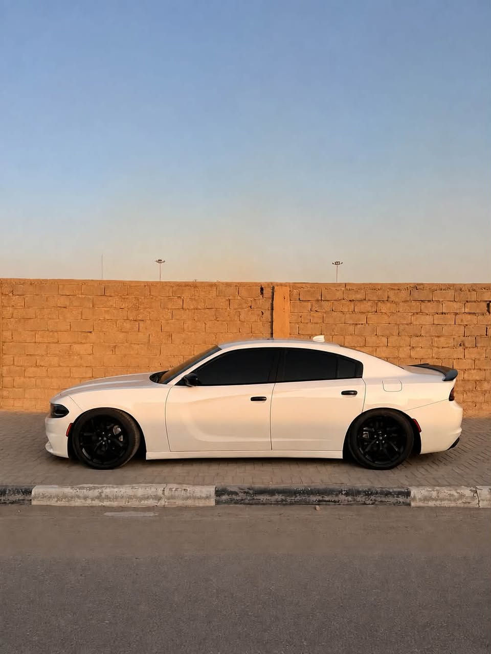 سلام عليكم
جارجر 17 اصل 
سياره داخله كفاله 
صار بيه بل عراق مدكر الامامي بارد وحافه الباب الايمن 
والايسر اربع اصابع بارد 
سياره حلوه وجديده بمعنه الكلمه 
رقم بغداد الجديد بسمنه 
فول عده الفتحه 
العنوان البصره 
السعر 190 وبيه مجال
***********

نص مكتوب في الصور:
- Tirad Khurr