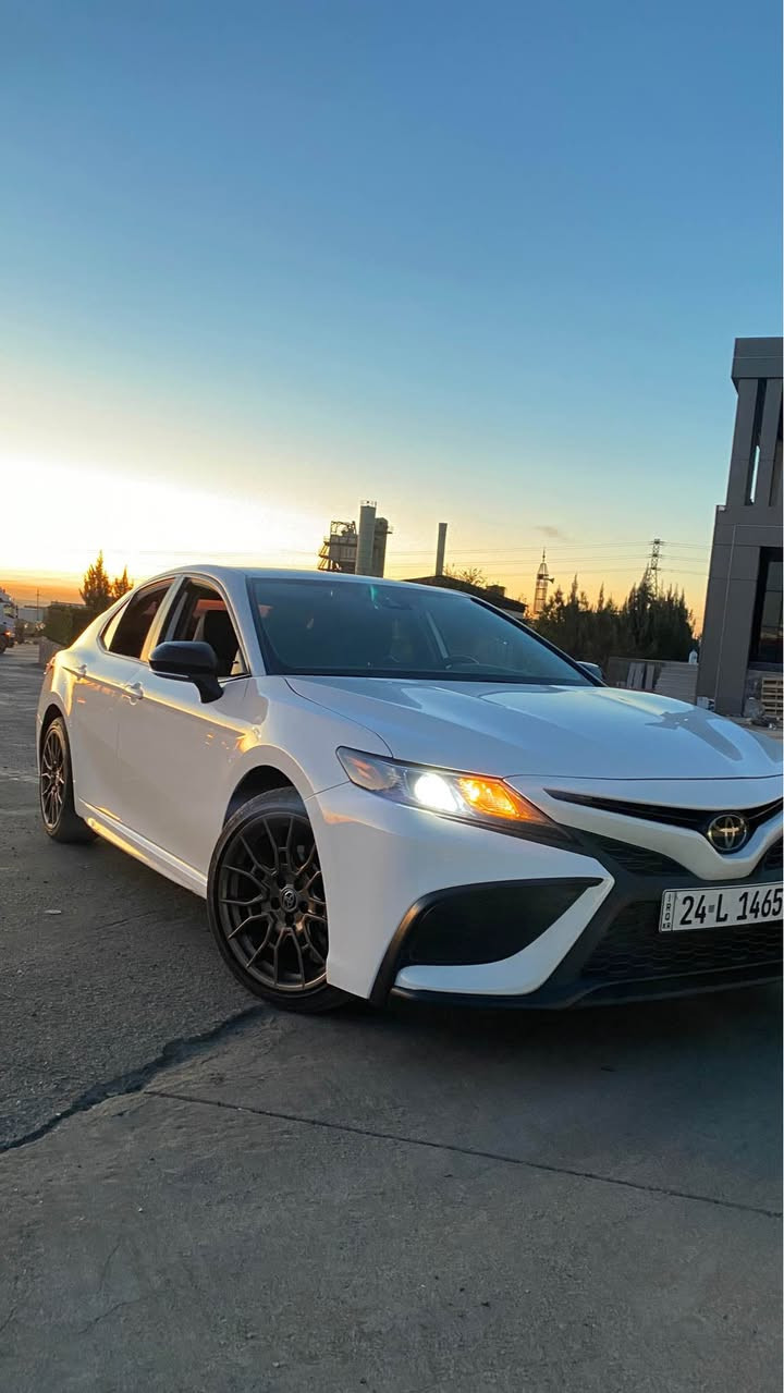 📣 تويوتا كامري 2023 (SE Nightshade AWD) للبيع
 الموديل: 2023
 الممشى: 52,800 ميل (85,000 كم)
 المحرك: 2.5L (4 سلندر) - دفع رباعي مستمر (AWD)
 اللون: أبيض
 المواصفات:
 جنوط برونزي مقاس 19 أنش (شريكة الأصلي)
 حزمة Nightshade (لمسات سوداء بالكامل)
 كراسي سبورت (جلد + قماش) تحكم كهربائي
 شاشة لمس داعمة لـ Apple CarPlay و Android Auto + كاميرا خلفية
 أجهزة رادار أمان (تحديد مسار، كروز كنترول ذكي، مانع اصطدام)
سياره بدون صبغ 
 السعر: 198 ورقة ($19,8
00) - وقابل للمجال
 المكان: دهوك
 للتواصل: ***********

https://bid.cars/en/lot/1-39523104/2023-Toyota-Camry-4T1G11BK1PU103197

4T1G11BK1PU103197 رقم شاسي دهوك, العراق

