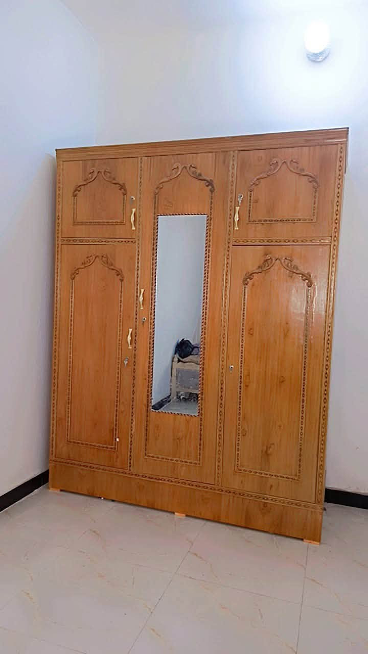 السلام عليكم كنتو ابو ٣تزكام شرط نضيف بس صابغينه ابيض هاي صورته قبل لا ينصبغ ابيض كلش نضيف سعره ٢٢٥
***********
