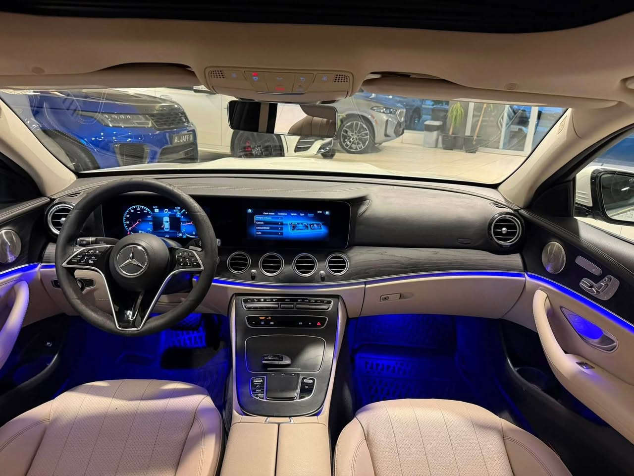 السلام عليكم 
سعر جدا مناسب🔥🔥285 وقه
للبيع فقط بدون مراوس 
مارسدس E350 AMG 
موديل 2022 ماشيه 22 الف فقط

فول الفول بانوراما وكامرات 360 درجه وكشنات جلد وخزن وكهرباء وتدفئة ورادارات و نقط عمياء واوتو بايلوت وحساسات وبصمات وصندوك كهرباء وبعد كلش هوايه مواصفات 

🚨وراد امريكي بيها ٤ قطع صبغ وگير ومكينه بشرط وصفر مسج 
🚨السيارة مرقمه وجاهزة
السعر : 285 ورقة
للاستفسار :*********** كاوه جمال 
العنوان: السليمانية المعارض الجديده معرض(الجاف)
