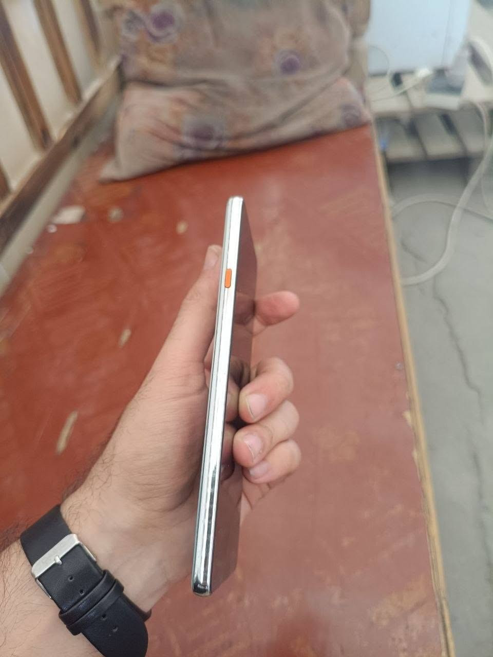 السلام عليكم تكنو كامون 40 4G ابو الشاشة العدلة 
ذاكرة 256 ورام 8+8 نظيف كلش وكلشي مابي 
رايدة مراوس وي ريدمي 11 برو بلس او 12 برو بلس ذواكر 512 
او ريدمي نوت 13 برو بلس فايف جي 512 
العندة مستخدم خل ينورنا وكون ببغداد 
*********** واتس اب او اتصال 
***********

نص مكتوب في الصور:
- HiOS 16.2.0 Check for Updates My Phone Device Name TECNO CAMON 40 Storage Model TECNO CM5 CPU Helio G100 Ultimate RAM 8.00 GB+8.00 GB Rear Camera 50M OIS+8M Front Camera 32M Battery 5200mAh Screen 1080x2436
