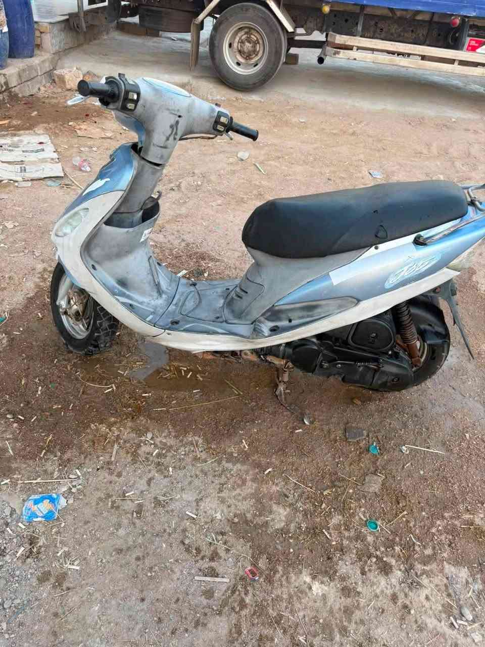 سلام عليكم دراجه قجمه  للبيع  الدراجه مكفوله من كلشي
كفرات اصليه كهربيات كله شغاله الدراجه جاهزه مانقصه شي 
السعر ٧٥٠ او بيه مجال قليل
عنواني قضاء المدينه منطقت الشروق 
رقم التلفون ***********
