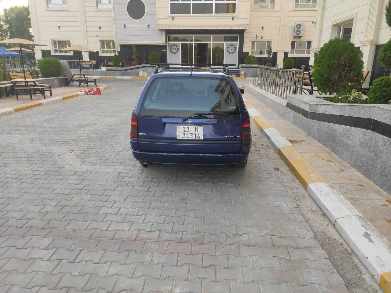موديل ٩٥
محرك حجم ٢٠
كير توماتيك  تبريد
سياره مطوزه جماليه
جامات كهرب
شرعيها بالأيمن شرط التحويل 
العنوان جانب الأيمن حي الرساله 
رقم صاحب السياره 
***********
***********
