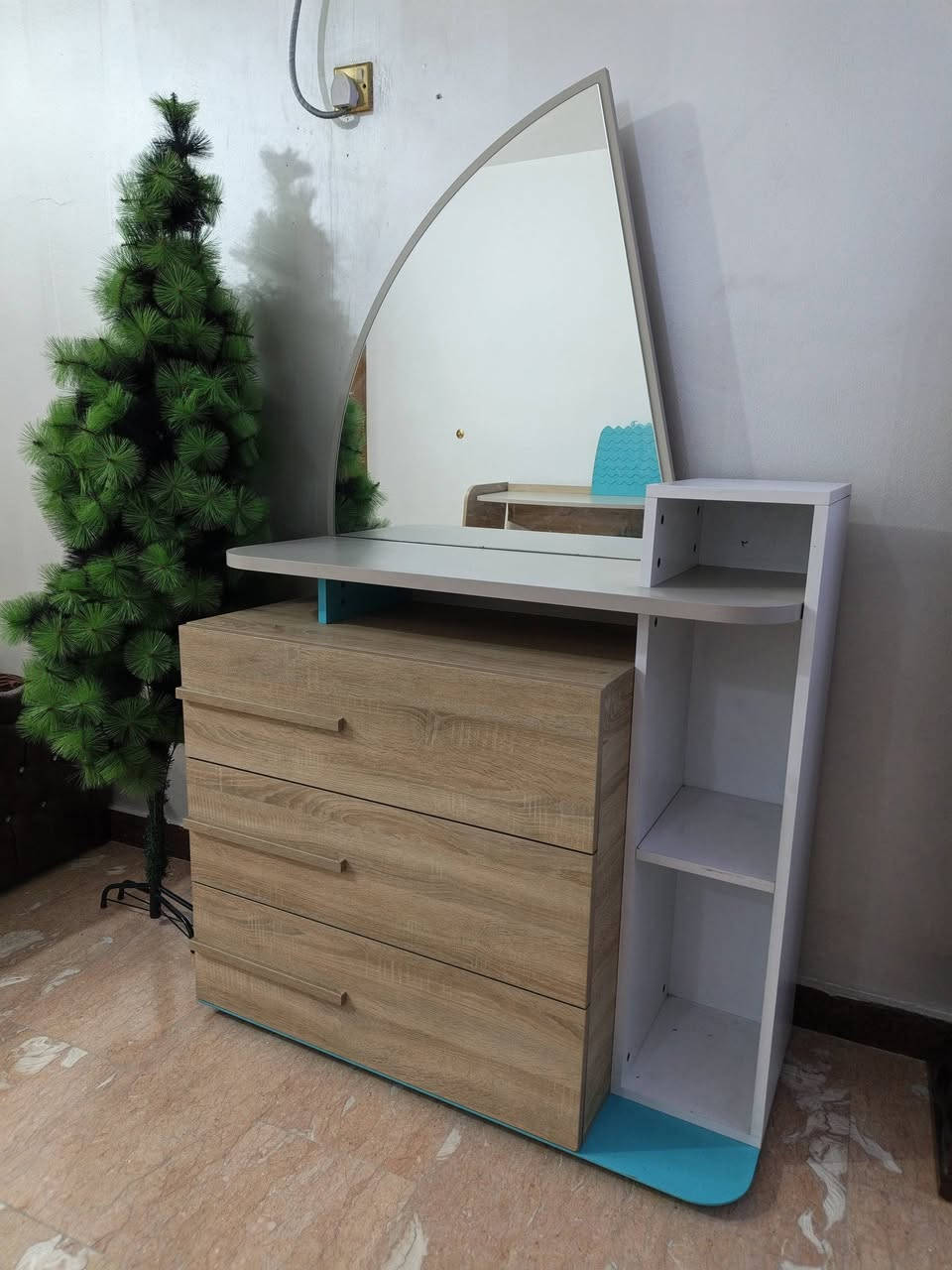 ميز دراسة • ميز تواليت • الشالجية بغداد