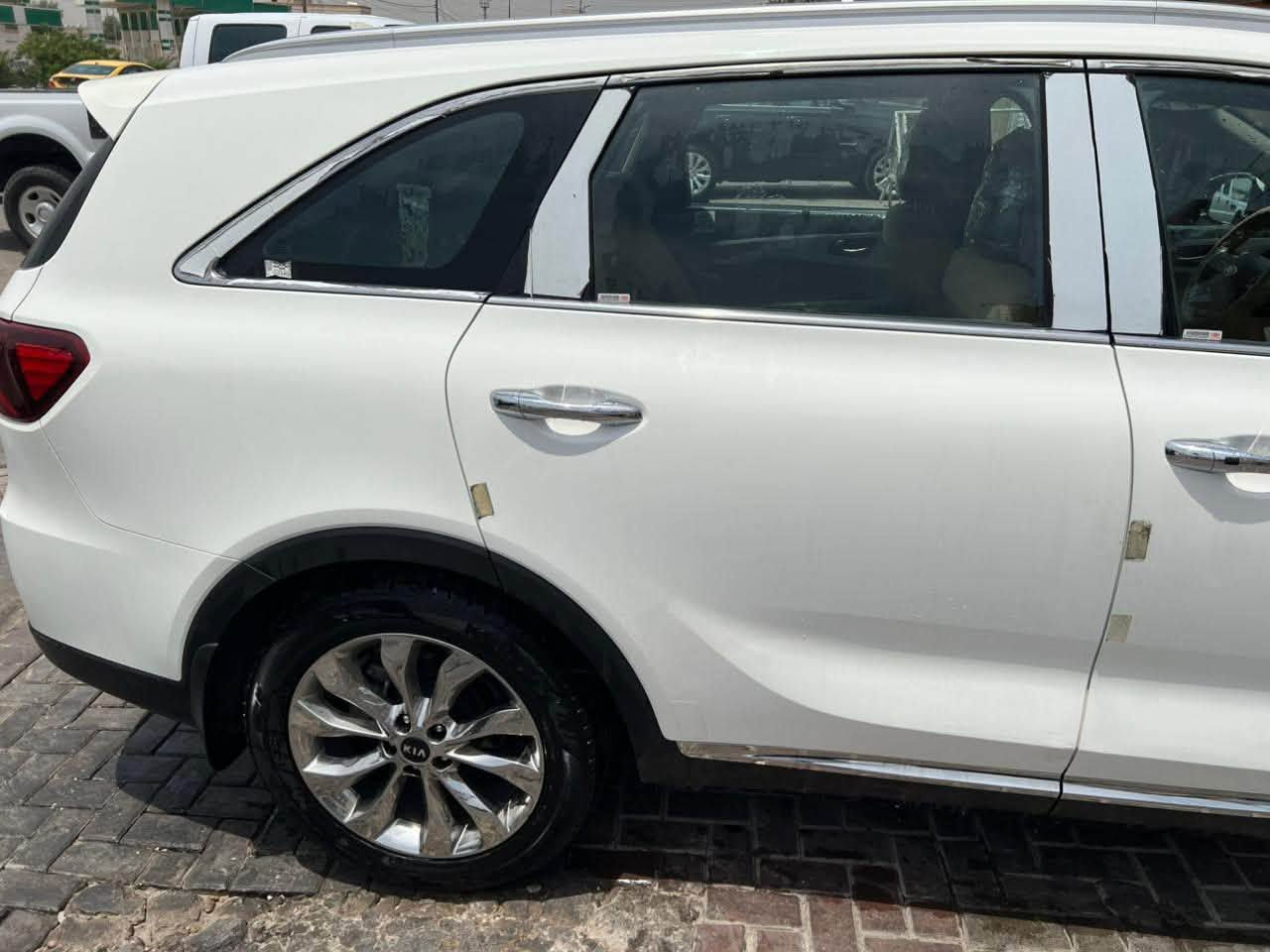 من وخصة الادمن
كيا سورنتو موديل 2019 خليجي 

ماشية حقيقي 46 الف كم 

7 راكب 6 سلندر 

بصمة تشغيل بصمة ابواب 

كشنات كهرباء 

ترحيب تشغيل السيارة والاطفاء 

كامرة شاشة 

بردات خلفية 

حساس خلفي امامي 

جنطة كهرباء 

كشنات جلد اسود بلاد 

ويل كروم 19 

لايت زينون اصلي 
السعر 23000 $

السيارة طرة صبغ مابيهه واضح الكلام مكفولة من الصبغ كير محرك تبريد كل شيء ميكانيكي وكهربائي مكفول بلادي شركة سيارة جديدة 

فقط البارد اللي موضح بالصورة فقط من جهة جنب السائق وصاير نهاية الباب واضح الصورة مكان السيارة بغداد 

للاتصال او واتساب 

***********
