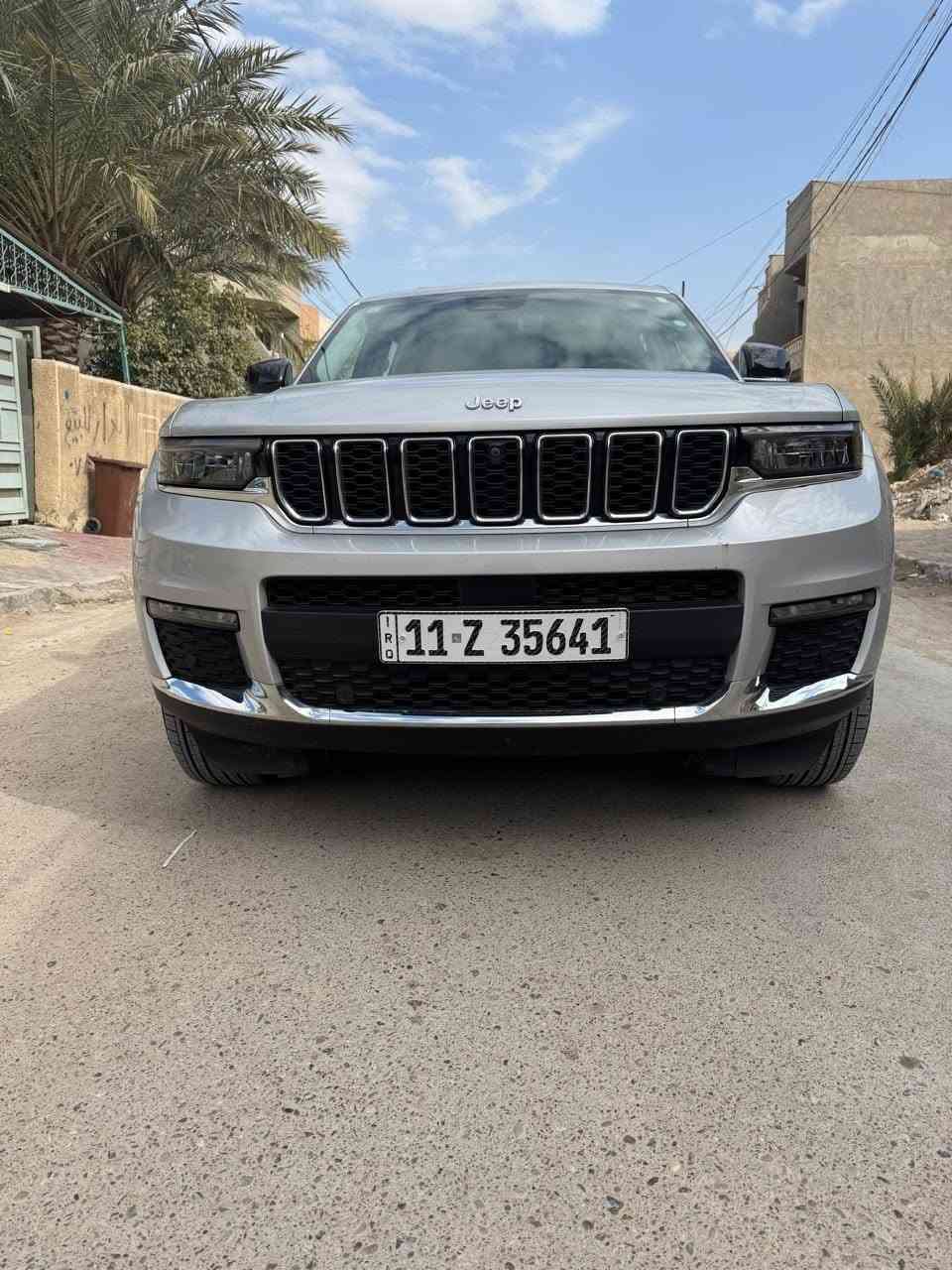 السلام عليكم بيع فقط
جيب كراند شيروكي لمتد الشكل الجديد
الموديل  : 2024 وارد امريكي
* الرقم  :  بغداد الإنكليزي بأسمي تحويل ثاني يوم
* ايرباك سليم
*اللون    : سلفر
* عدد المقاعد   : 7 راكب
* المحرك   :  3600  6V
*عداد السيارة : 7000  ميل 
*ثلاث شاشات
* داخل :  جلد اسود
* كاميرا داخلية متعددة الزوايا لمراقبة الاطفال داخل السيارة
* كاميرات محيطية 360 درجة
* خمس كاميرات خارجية مع بخاخ ماء للتنظيف
* كاميرا للمرأة الداخلية
* دفع ثنائي
* قيادة ذاتية عند المنعطفات
* رادار امامي مانع تصادم
* تحذير الخروج عن المسار
* نظام التوقف الآلي
* تحذير النقاط العمياء
* نظام تحذير عند المنعطفات
* نظام تقليل الضجيج داخل المقصورة
* شاحن موبايل واير ليس
* تعديل المقود كهربائيا
* مرايا تعتيم ذاتي
* نظام الصوت من البينا 11 سماعة
* سقف بانوراما
* شاشة كبيرة 10.1 انج
* نظام الخرائط   GPS
* لوحة القيادة دجتال  بقياس 12 انج
* المصابيح الأمامية زنون
* كشافات ضباب
* دخول ذكي
* بصمة على خمسة ابواب للدخول الذكي
* تشغيل عن بعد
* انارة محيطية
* الصندوق الخلفي كهرباء
* فرش المقصورة الداخلية من الجلد الفاخر
* اضافات من الخشب الطبيعي في المقصورة الداخلية
* ذاكرة لحفظ وضعيات جلوس السائق
* المقاعد الأمامية كهرباء
* المقاعد الأمامية تدفئة وتبريد
* المقاعد الخلفية تدفئة
* ستائر للابواب الخلفية
* حساسات أمامية
* حساسات خلفية
* مكيف خلفي مع وحدة تحكم منفصلة
* تدفئة بالستيرن
* مانع تصادم خلفي
* بلوتوث
* محدد السرعة التفاعلي
* واير ليس اندرويد اوتو وابل كار بلي
نظام التشغيل والاطفاء الذاتي
نظام البريك الذاتي
حادث السيارة  كما موضح بالصور تبديل بابين جهة اليمين نفس اللون والموديل والفئة وصبغ نصف جاملغ الامامي الايمن ورقم الشاصي موجود بالصور
* السعر       35000 $ وبيهة مجال بسيط
رقم الهاتف  :  ***********
***********
مكان السيارة بغداد المحمودية
