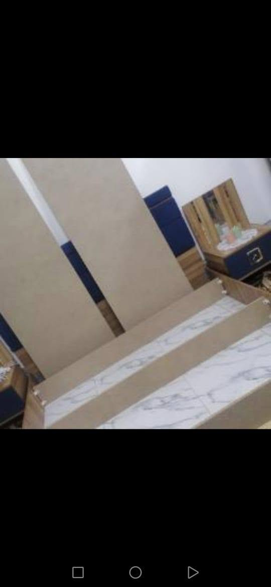 السلام عليكم الغرفه هيه وياهاا دوشك للبيع اخت الجديد مستعجله ع بيعتهاا وبيهاا مجال بسيط كلش سعرهاا 350 العنوان بغداد  الشعب حي البساتين شارع احمد الوائلي تواصل ع رقم 
***********وياهم هاذه الميز مامستخدم ابد سعر 150وبي مجال
