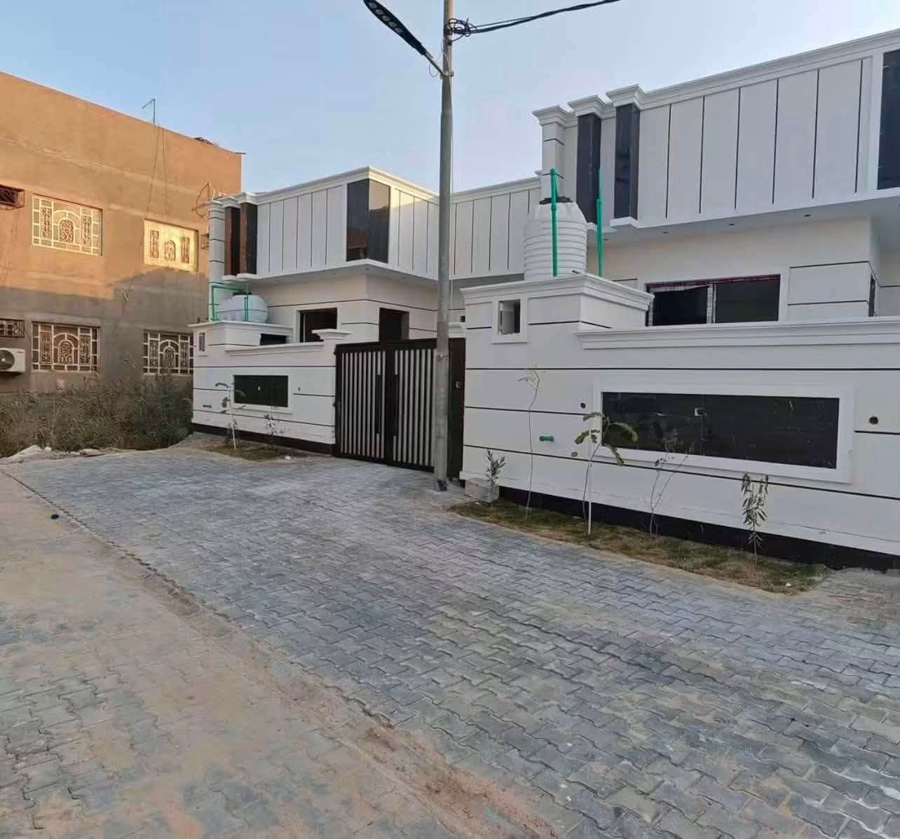 🏠 تحية طيبة | بيت للبيع في البهادريّة
📍 العنوان: البهادريّة – شارع الإمام علي
🏡 المساحة: 200 متر
🏘️ ضمن مجمع سكني مرتب وهادئ جداً
✨ مقرنص ومجاري
🛣️ شارع 10 متر
🔑 البيت تسليم مفتاح
⛽ قريب جداً من محطة الغاز
📜 طابو عراقي
💰 السعر: 155 مليون دينار
💵 يوجد مجال بالسعر
📞 للاتصال: ***********
