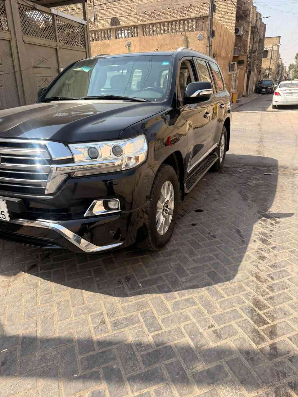 سلام عليكم
لاندكروزر 2018 بريم اصلي
فول مواصفات ماشية 87 سيارة جديدة مغلفة (PPF) رقم بغداد  مكان بغداد السعر 430 
***********
