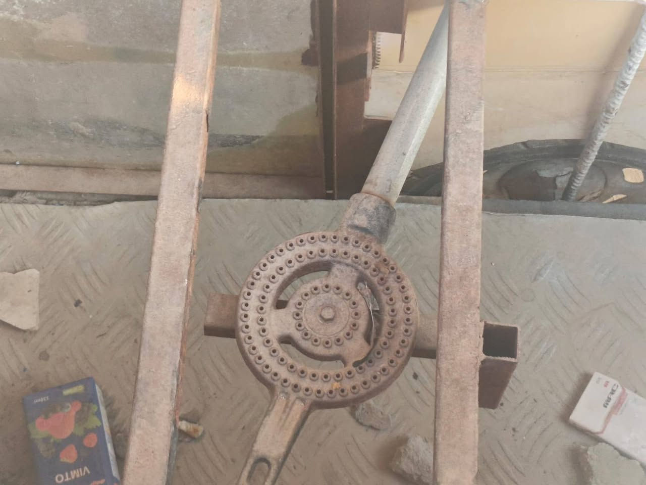 السلام عليكم من رخصه الأدمن عربانه للبيع جاهزه يرادلها ترتيبات بسيطه معروضه ب300وبيها مجال طباخين تايرات بس نفخ جاهزه مكاني بغداد معامل حي النصر *********** واتساب وتدلل
