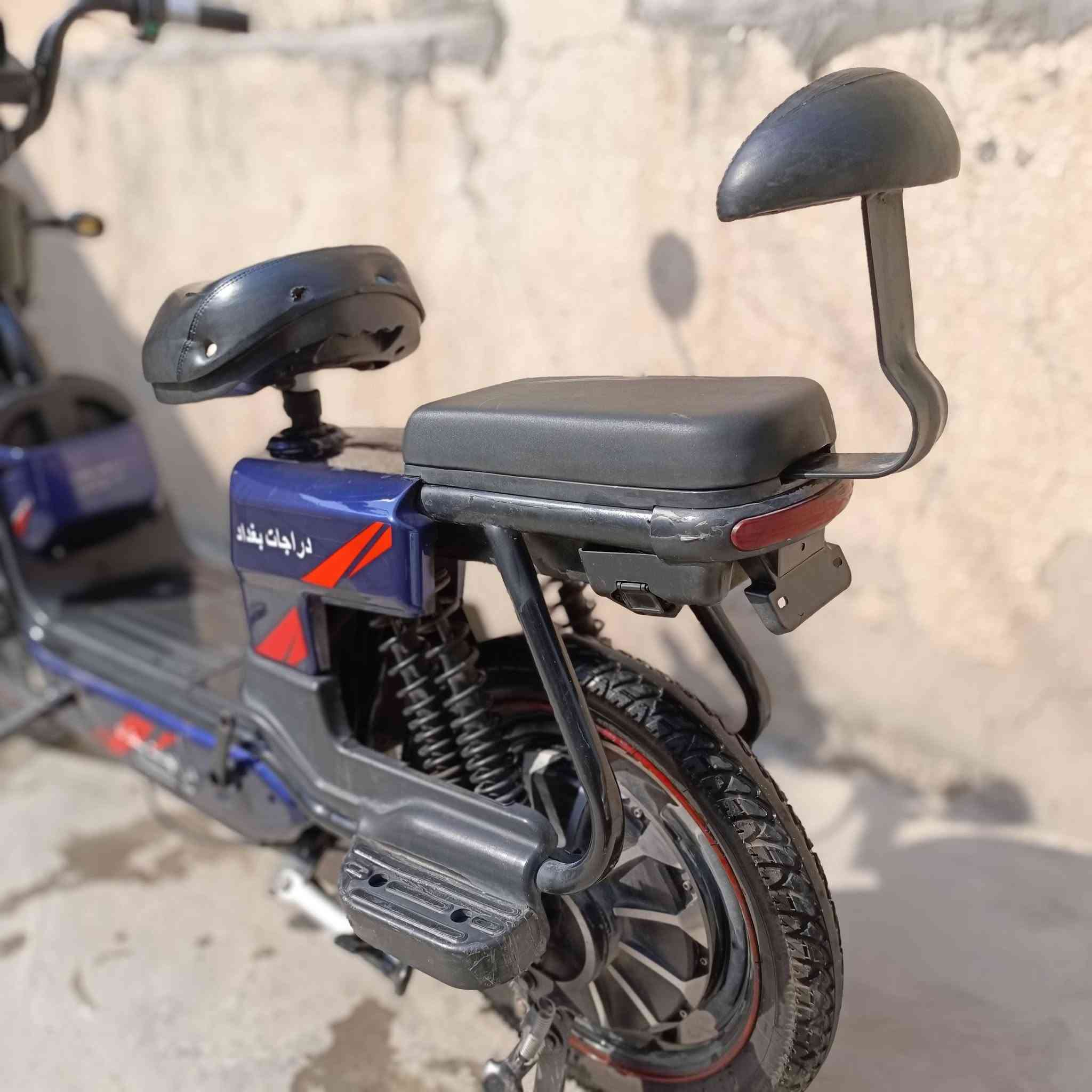 دراجة شحن للبيع.... انتاج 2024/ 5 بطاريات حجم كبير/ السرعة 80 حقيقي 64 /  سويچ +بصمة تشغيل عن بعد + قفل + انذار سرقة/ الدراجة حجم 20 / حالة البطاريات متوسطة .. 2 عاطلات..و الباقيات متوسط/ اشاير هورن لايت بگ لايت كله شغال / + شاحنة سريعة//// .          265 الف. بي مجال قليل ⬇️ واتس:***********
