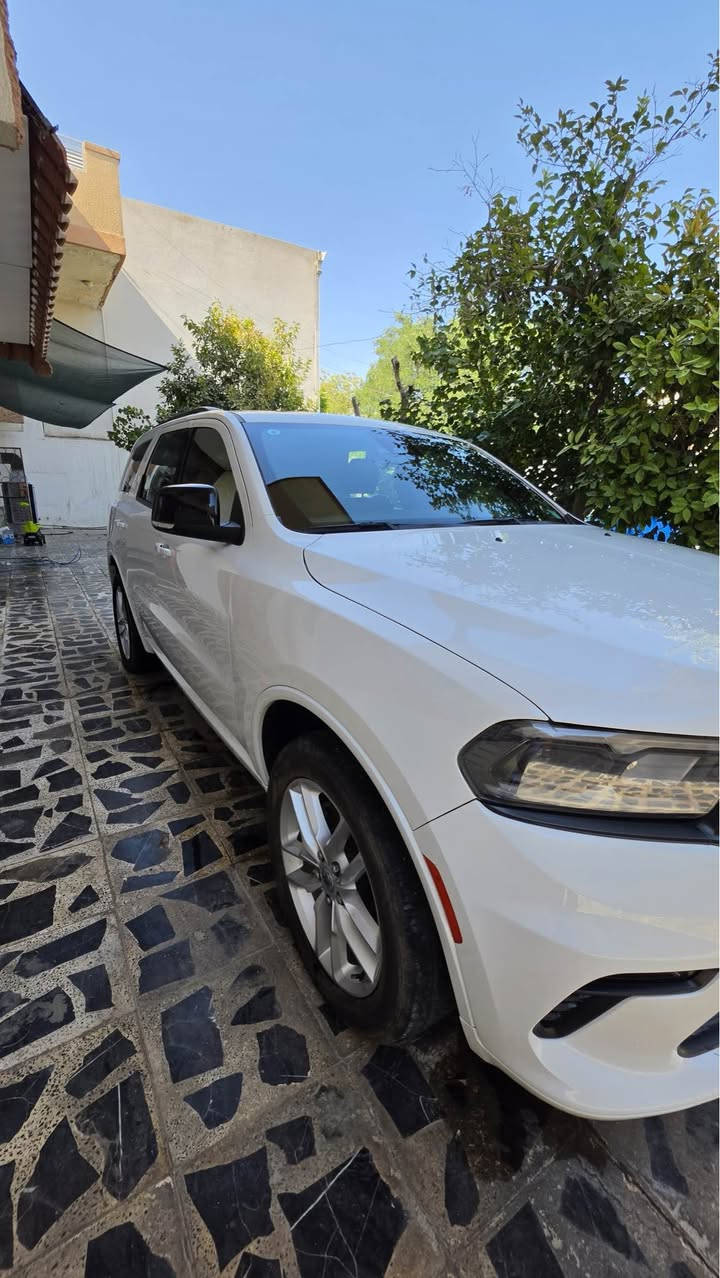 السلام عليكم 
 دوج دورانكو   GT PLUS 2023
وارد امريكي   3600  v6
ماشيه 37 mi
فول مواصفاتت
فتحه بصمه. شاشه كبيره  جنطه كهرباء
رادار امامي حساس امامي خلفي 
كشن منفصل vibكشنات جلدد 
٣قطع تبريد. كشن امامي تدفئه وتبريد. تدفئه ستيرين
كشن السائق خزن ميموري
تشغيل عن بعد.  ٣انضمه قياده شفتات ستيرين رياضيي
وبعد اهواييي مواصفاتت  السياره جديده كلشش مناقصه كل شيي. 
الحادث جاملغ امامي فقططط بدون دواخللل صور الحادث مرفقه معه المنشور 
رقم السياره كربلاء دولي. 
مكان السياره كربلاء 
السعر 325 ورقه وبيه مجال
*********** كربلاء, العراق
