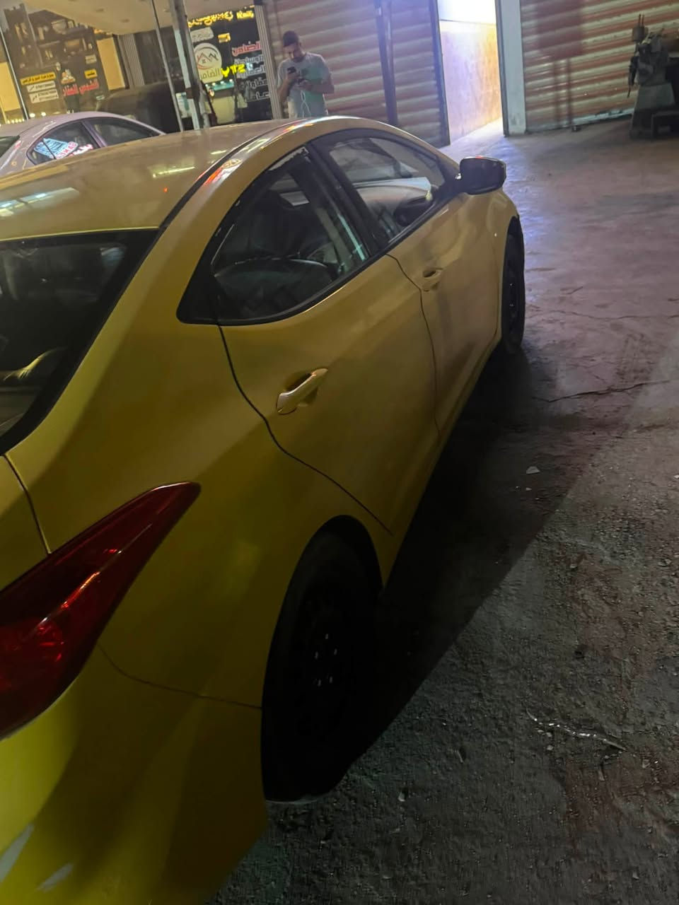 النترا ٢٠١٢ خليجي للبيع مصفره هيئه وغرامات مبدل بيها باب خلفي 
كير ومكينه مكفول وشواصي ولغد هم مابيهن  شي مكاني بغداد البياع تقاطع درويش سعر ٧٥ وبيها مجال رقم نكليزي محرك ١٦٠٠ رقم *********** 
ملاحضه : يحتاجلها حداديه
