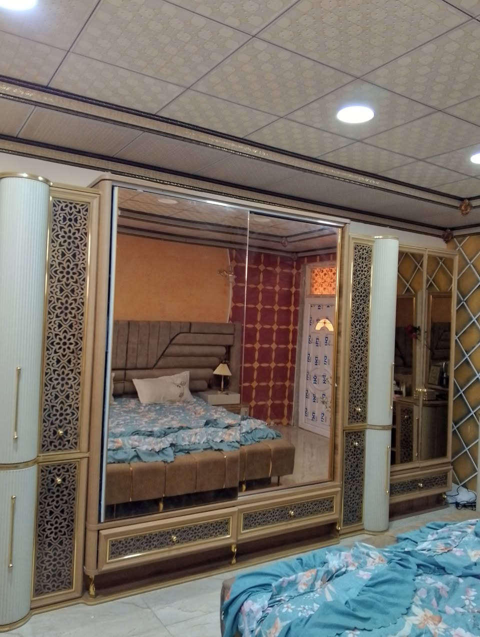 سلام عليكم غرفه رئاسيه جديده جديده شخط واحد مابيه لبيع مكاني بعقوبه تحرير ***********

