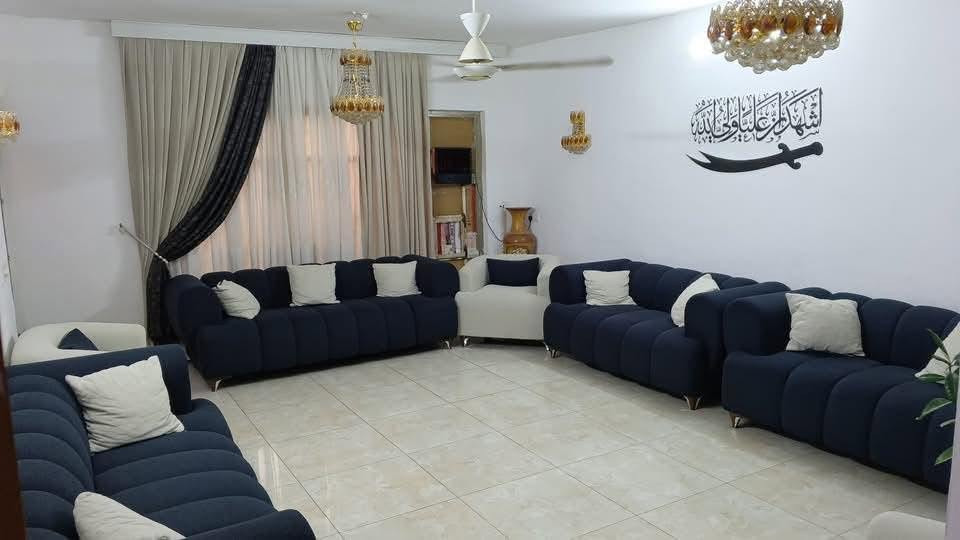 الدار للبيع مساحة 200متر طابق ونص بضهر التجاري اول بيت بالفرع العنوان الحسينية /مال راشدية خدمات مسقط‏‪***********‬‏

