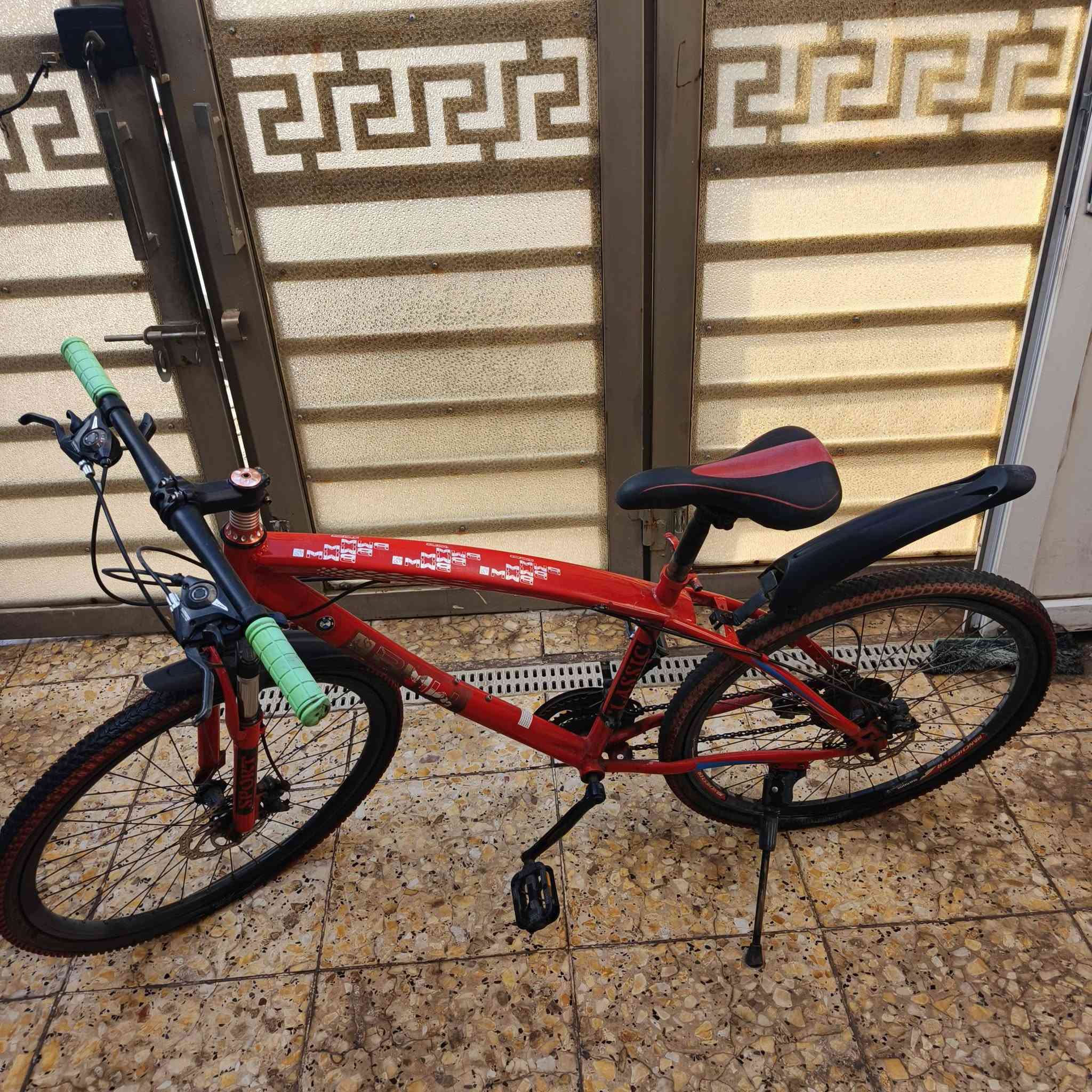 للبيع  بايسكل جبلية (Mountain Bike / MTB)، مرتب وحلو للتواصل واتساب7763789257

