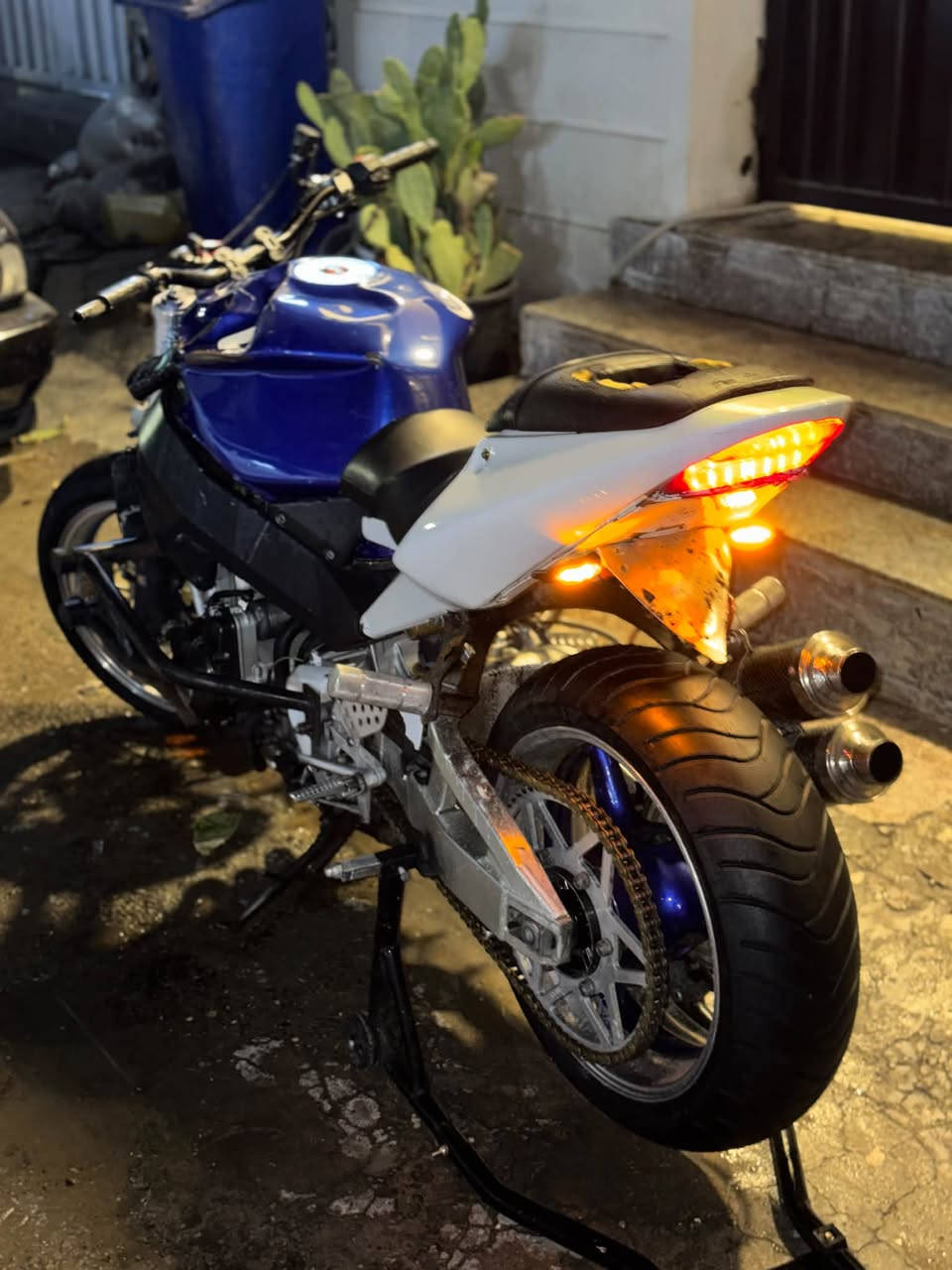 CBR 954 RR دڤل رياضي للبيع مال لعب عليها هدرز ودبل اكزوز وتطواله مال اكزوز كلچات رياضي عنبار بريك امامي برمبو البريك الخلفي 3 فچوج بكره مال لعب اصلي زنجيل 
جديد الدراجه خير من الله بس بيها نضوح ومالحك اسويها الدراجه سعرها مليونين وبيها مجال
 رقمي 
 واتساب فقط ***********
مكاني بغداد الغزالية
