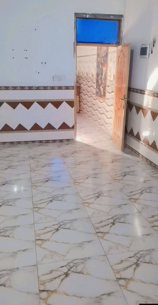 السلام عليكم يوجد بيت الايجار المكان دجين قرب فرن الصمون البيت نظيف ومرتب يتكون من غرفتين وصاله ومطبخ وصحيات داخليه وخارجيه وديوانيه سعر الايجار 250 قفل ايجار مال 3 أشهر مقدمه الاستفسار *********** امجد للعقار مستعدون لكافة العروض
