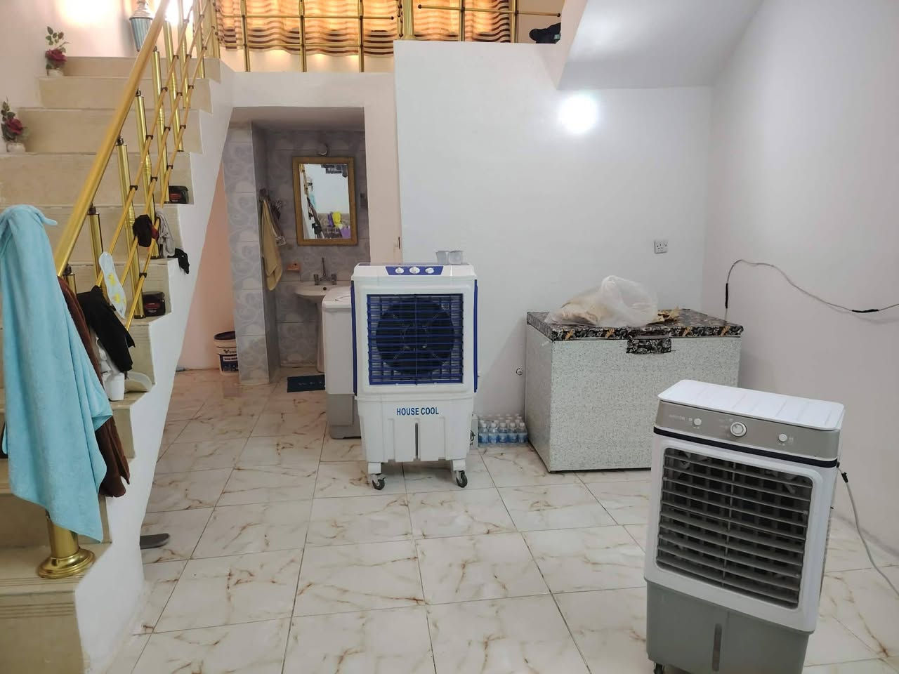 سلام عليكم بيت مساحه 210 متر ركن طابو سند 25  متكون من 4 غرف نوم معى باقي الاملحقات  بناء طابوك متوفر جميع الخدمات العنوان بغداد المدائن قرب مستشفى المدائن الاستفسار ***********
السعر 210 مليون
