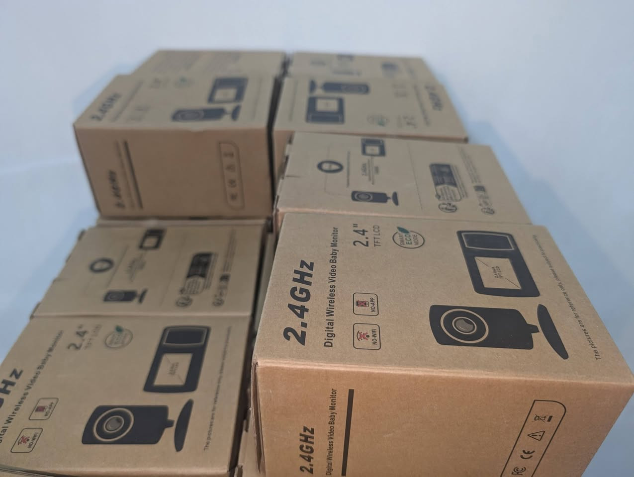 متوفر السعر خاص او واتساب 
***********

نص مكتوب في الصور:
- HelloBaby Model: HB30 مراقب الأطفال اللاسلكي راحة بالك .. أمان لطفلك تابع طفلك في أي وقت .. بوضوح وبدون تعقيد NO-WIFI NO-APP بدون واي فاي وبدون تطبيقات حماية لخصوصيتك 2.4" شاشة 2.4 بوصة TFT LCD صورة واضحة وألوان طبيعية ECO SMART ECO MODE وضع توفير الطاقة يقلل استهلاك البطارية والانبعاثات عندما يكون الطفل هادئا USB تغذية عبر USB سهل وعملي في الاستخدام Family Choice AWARD 2021 جائزة خيار العائلة 2021 معتمد وموصى به لمراقبة الأطفال كاميرا ثابتة ( مو دوارة ) HelloBaby السعر فقط 20,000 دينار التوصيل مجاني لأن كل لحظة من نومه تستحق أن تكون بعينيك .. HelloBaby اتصال مباشر وآمن 2.4GHz بدون إنترنت بدون تطبيقات رؤية ليلية واضحة حتى في الظلام