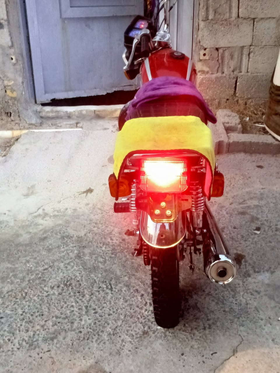 سلام عليكم من رخصت الادمن
اربعه للبيع شوفت عينك انضافه ونضف من البصوره 
مكينه نامه صارلها أقل من شهر من مشدوده اشاصي 2018
ول غراض كلهن 2025 اوراق اصولي بسمي يم مكتب حسين 
إدراجه متعوب عليها ما متواجد فيس رقم ***********
