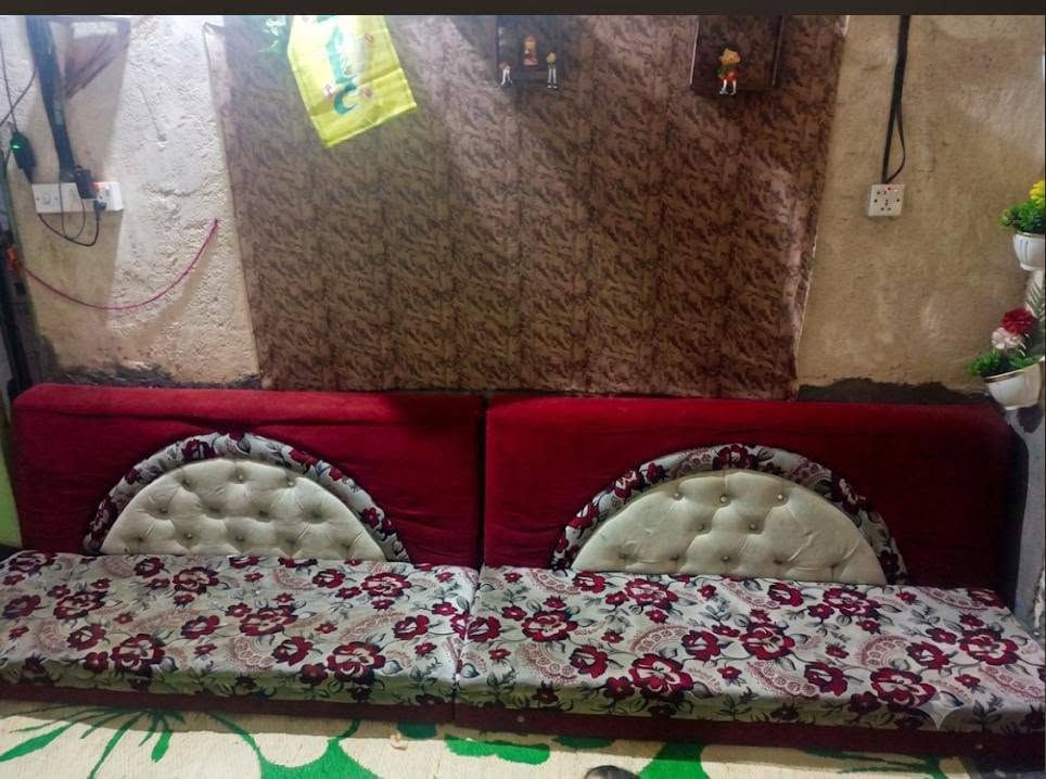 غراض البيع الكنتور والزاويه ولميز المرايه ول ميز اثنين اوجرباه بدون تاج 
السعر 200 وبي مجال حك الجيه 
جلسة عربيه اب 50 التواصل 
***********
