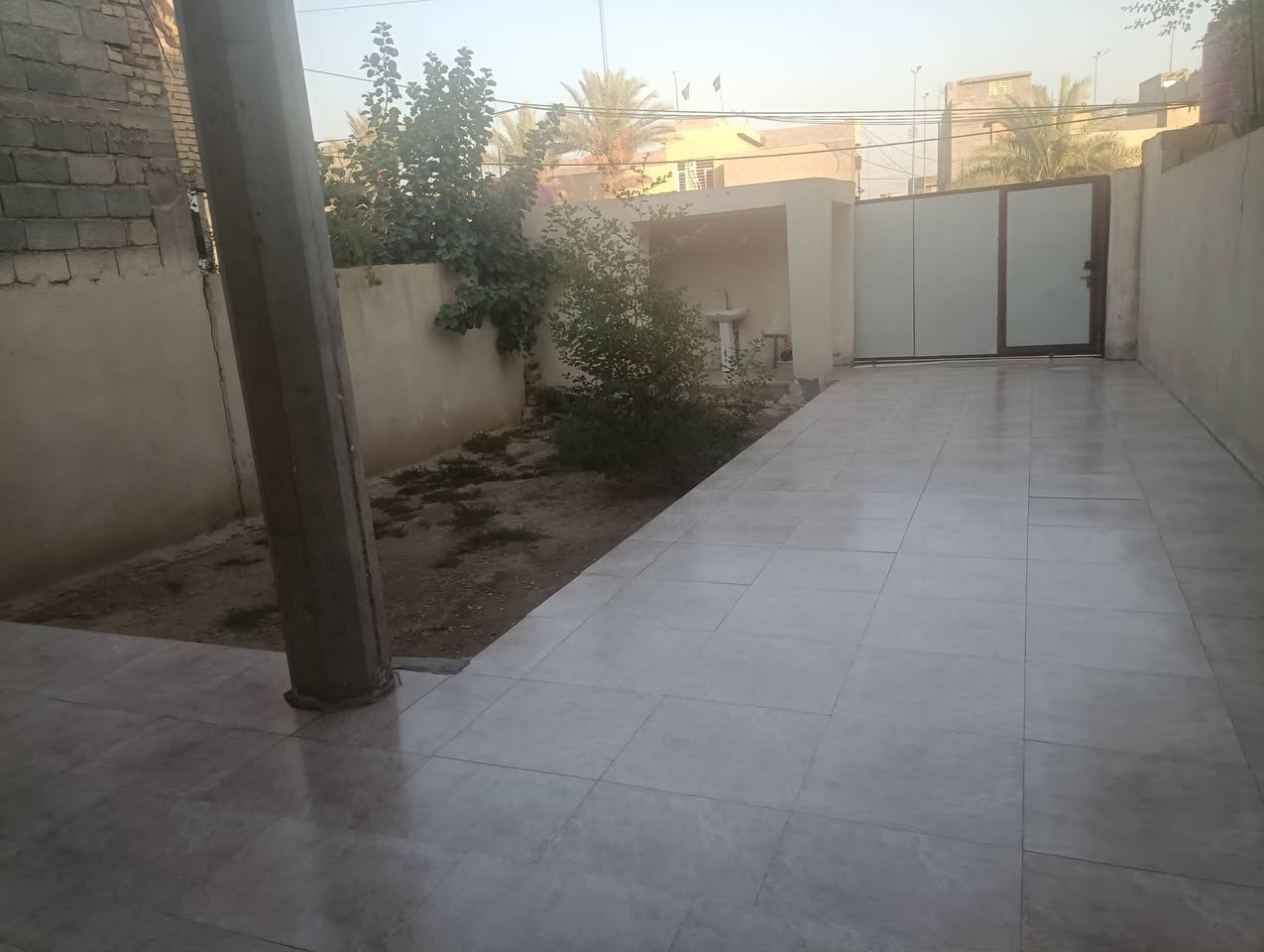 السلام عليكم 
بيت للبيع المواصفات داخل الصوره عرض الشارع 30 الواجهه 7 ونص و النزال 30 للاستفسار الاتصال على الرقم 
 ‏‪***********‬‏ أو مراسله خاص ماسنجر السعر مناسب جداً
