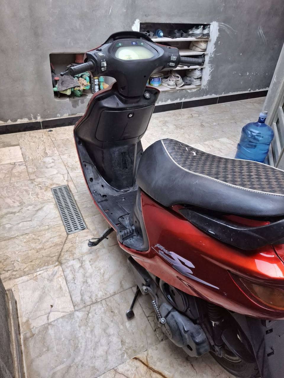 فراشه فحل دسك 
مكينه مفتوحه ولف مفتوحه ولف 
دراجه شلعه ومعدل شك الكاع 
لايت زنون عالي ناصي 
زوج تايرات جدد 
دسكات امامي بنزات خلفي جدد
بلك وراس بلك جدد 
كهربائيات كلها شغاله اشاير لايت 
هندر سلف بصمه 
السعر 450 وبيها مجال كلش بصيط 
مكان نجف حي السلام 
***********
