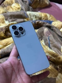 آيفون ١٥ • ٢٥٦ • بطارية ٨٠