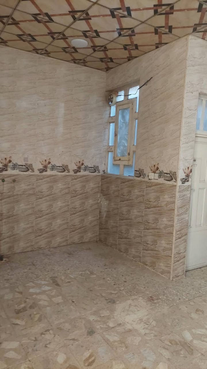 بيت زراعي للايجار ١٠٠م السهلة  الفرع المقابل مستشفى العراقي غرفة ومطبخ وصالة وصحيات ٢ واستقبال ومكشوفة  وتانكي ٢ وكيزر ٢٥٠ الف مقدمة ثمان اشهر للاستفسار ***********
