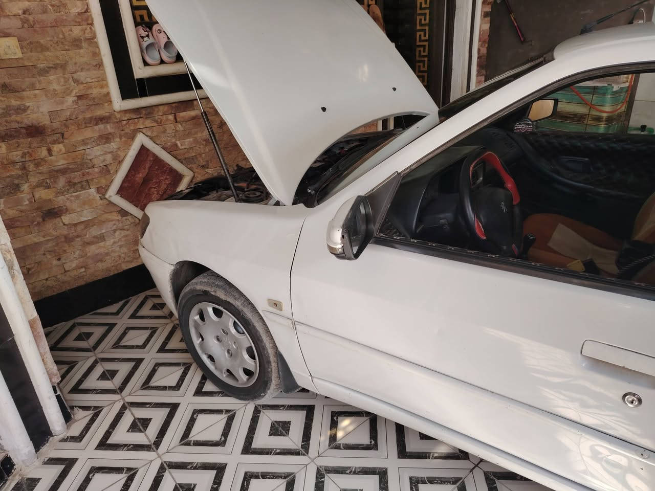 السلام عليكم بيجو ٣٠٦ موديل ٢٠٠٢ بسمي السعر ٣٨ وبيه مجال  العنوان بابل المحاويل رقمي ***********
