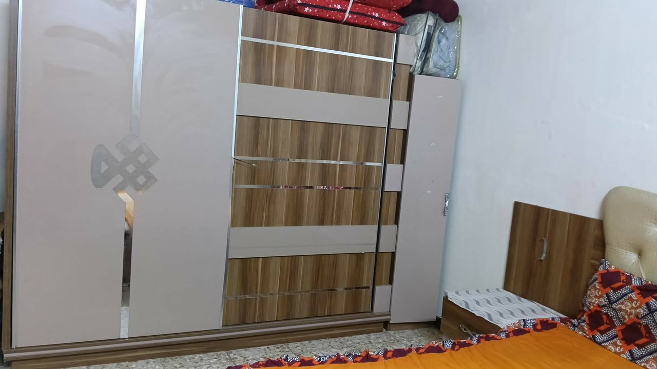 غرفه تركي نظافه 100/90 مكان زعفرانيه سعر 350 تتكون 8قطع

