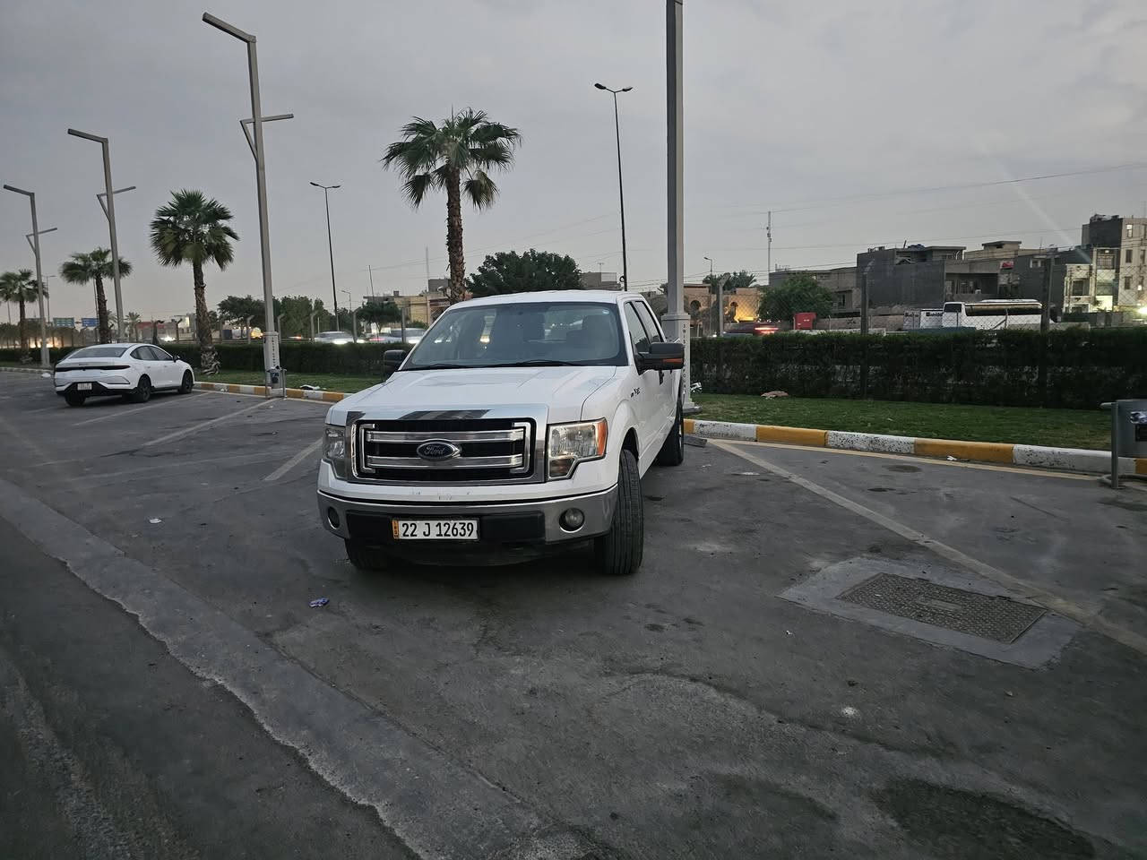 سلام عليكم
فورد F-150 موديل ٢٠١٤ خليجي (نيفا) دفع رباعي محرك 5.0 تنفس طبيعي ٨ سلندر مكفولة (عدا رصعة قرب البكلايت) موضحة بالصور
سيارة عليها ادامة كاملة لاتشكو من اي نقص.
-جاهزة للعمل فورآ
-كلشي بيها بلادي،دواخل ،خارج،محرك،كهربائيات.
-ماشية ٢٠٢ الف كيلو-تبريد ،تدفئة بحالة جيدة جدآ
صارلها يمي ٤ سنوات وبفضل الله فقط الامور الاستهلاكية.
-تايرات وضعهن جيد
-رقم اربيل بأسمي سنوية مجددة وارقام جديدة.
سبب البيع:الحاجة للنقد

السعر ١٥٢ ورقة مع مجال بسيط للمجاملة.
مكان السيارة بغداد،الغزالية
للاستفسار رقم واتساب
***********
ابو الحسن

-
