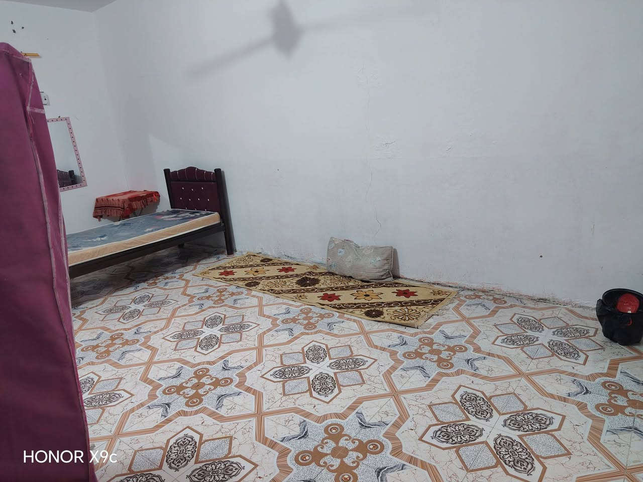 بسم الله الرحمن الرحيم
بيت +قطعة زراعي للبيع
المساحة الكلية مع القطعة 500 متر
صوب بني ركاب/حي الأمير 
شارع 30 قرب أسواق يونس 
البيت غرفتين وصالة ومطبخ وديوانية
وصحيات
مثل ما موضح بالفيديو
البيت عگادة والبناء بلوك
يباع كليا مع القطعة وليس جزيئا 
للسعر وباقي التفاصيل
للتواصل الاتصال على الارقام 
***********
***********
أو مراسلة الصفحة
#هادي_الحجيمي

نص مكتوب في الصور:
- HONOR X9c