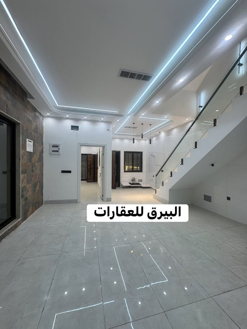 إعلان رقم ( 500 )
￼

 #دار للبيع – بناء حديث طابقين فول مواصفات  

بيت سكني حديث البناء، مشيّد وفق أعلى المواصفات الهندسية وبمواد بناء ممتازة، تشطيب راقٍ وعصري، تصميم عملي يوفّر الراحة والخصوصية

المساحة: 150 مـتر  الواجهة 7.5 متـــر 

الموقع:- كركوك _  الضباط - خلف محكمة كركوك الجديدة
المواد المستخدمه في البناء من اجود وافضل الأنواع :-

 أربعة غرف نوم مضيئة - نظام ماستر
استقبال أنيقة - نظام ماستر
مطبخ عصري بتصميم عملي
عدد 4 حمامات بتشطيبات حديثة
إضاءة وتهوية ممتازة
موقع هادئ وقريب من الخدمات

 للاستفسار الاتصال *********** رشوان المفرجي 

 يتوفر واتساب - تلكرام  

او مراجعة مكتب [ البيرق للعقار ]حي عدن سايدين مدينة العاب كركوك  قرب جامع تحسين صوراني مقابل ثانوية امداد للبنات

