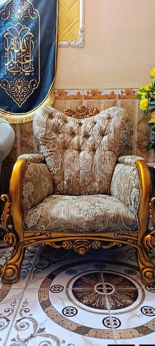 تخم تركي زان ثكيل ١٠مقعد مع طبله وسطيه كبيرة جدا نضيف لبيع مكان بغداد تصال على الرقم *********** اي
