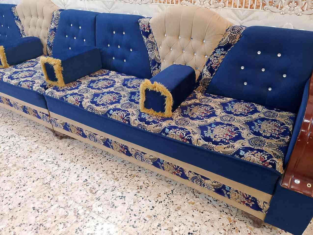السلام عليكم تخم للبيع مفصل تفصال يعني مو من هذا السوكي كله بلوك بلاويد 8مقاعد يعني 16متر كربلاء الحسينيه ***********
