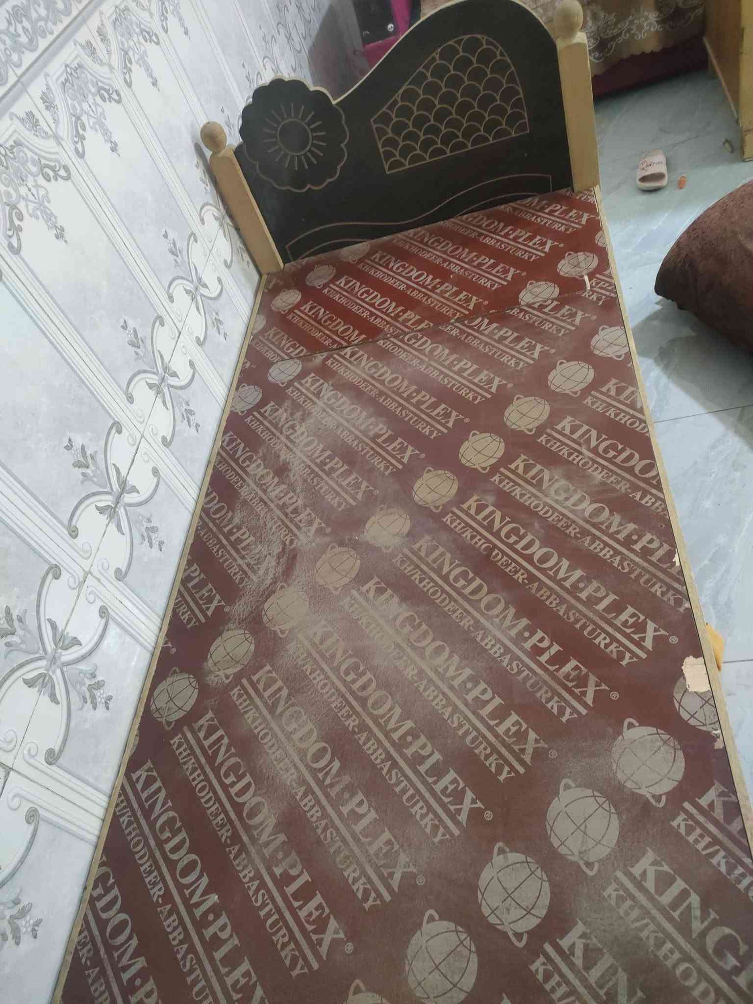 السلام عليكم للبيع مجموعه اغراض مستعمله ونظيفه ومناسبه العنوان مسيب حي المعلمين الدوب *********** اكو بعض الاغراض موظحه بل فديو 
قناني غاز عدد2 سعر الوحده 65 قفل بدون عمله 
مجمده هونداي حجم كبير شرط وظع الشركه 190
كنتور 5 ابواب سعره 175
بوفيه متر ونصف تزكام وكلش قويه 85 
كاميرات مراقبه منصوبات وكاملات شركة دهوى مع الشاشه150
بنكات جداري شركة انوال عدد4 سعر الوحده 20 وثنين سقفيه العربي الوحده 25
شبكه نانو وياها راوتر 25 
جربايه تزكام نفر واحد غير مستعمله50
***********
