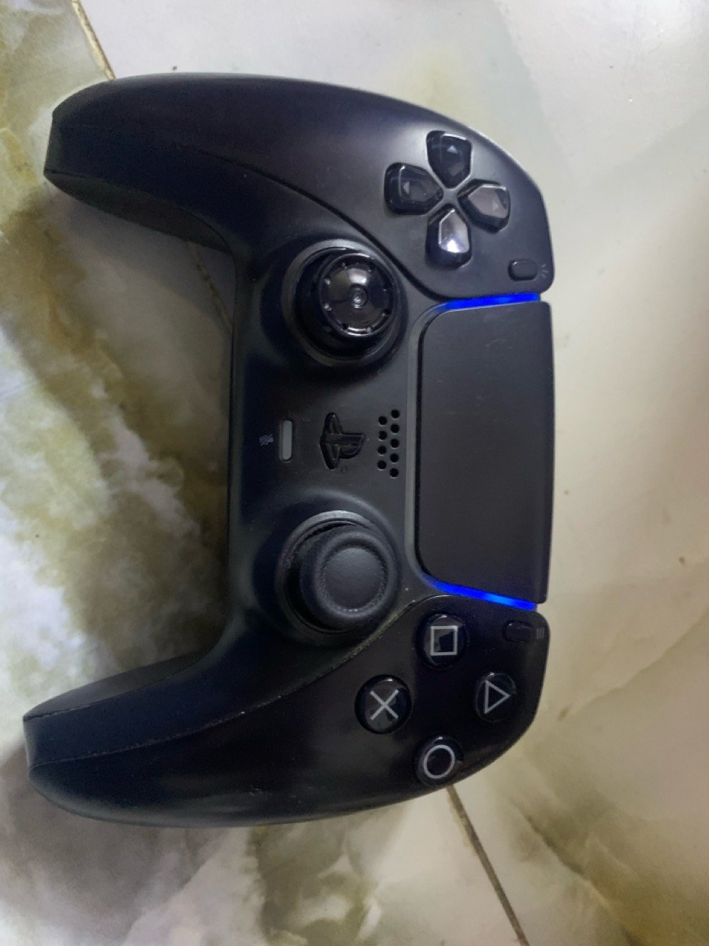 ps5 وارد اوروبي هولندا ما مفتوح لا صيانه ولا تنضيف ويا لعبه اله الحرب راغناروك وحستب بي هاي الالعاب يدات ٢ وشاحنتها وياها للتواصل  بيع مستعجل ***********بي مجال السعر