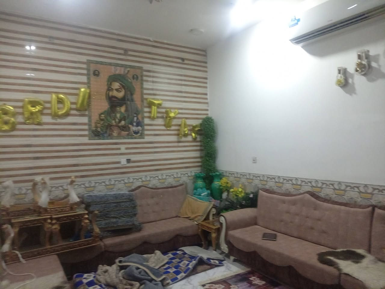 بيت ١٠٠م أمامي صب كونكريت درجة اولى بل مدينه السعر ١١٠وبيه مجال وهاذا الرقم ***********
