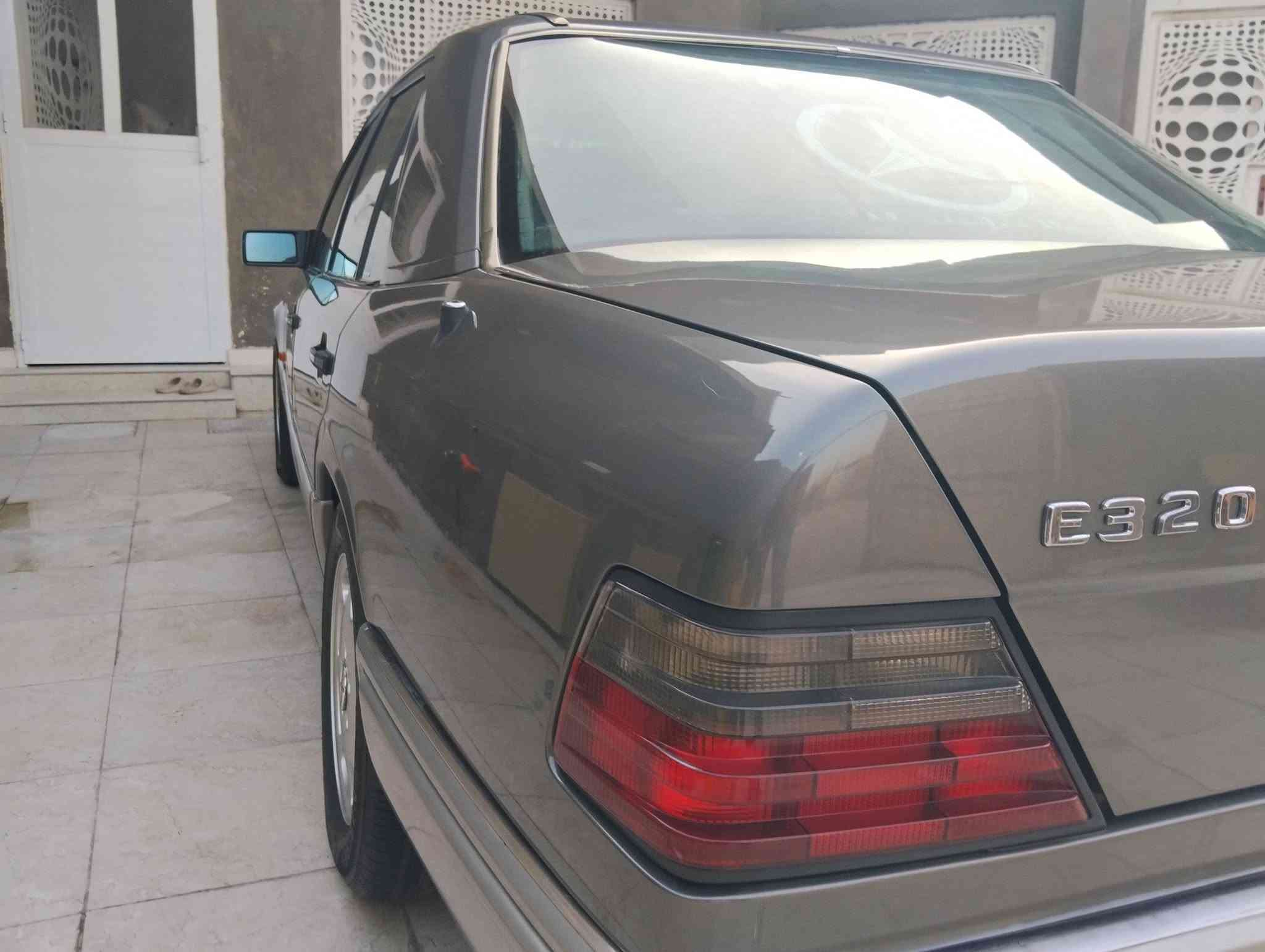 مرسيدس دب • ١٩٩٢ • رقم بغداد