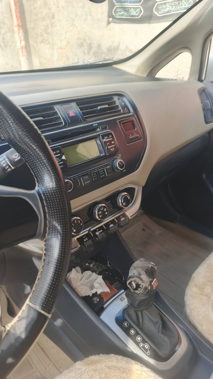 كيا ريو ٢٠١٤ مثنى باسمي محرك وگير وحدادية شرط السعر٧٨ مكان السيارة بالسماوه.رقم تلفون***********

