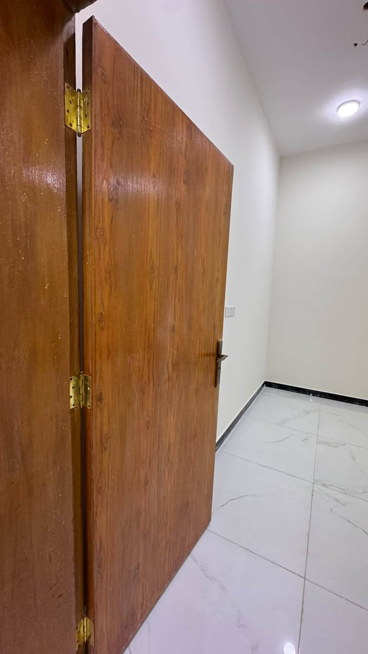 شقة طابق اول للايجار
تصلح لسكن العوائل 
العنوان :ياسين خريبط📍
المساحه :100م 
المحتويات :  غرفتين منام + صاله + مطبخ + صحيات 
-زيرو غير مسكون سابقا -

الأيجار : 650 الف 🔴
للتواصل :
***********
***********
