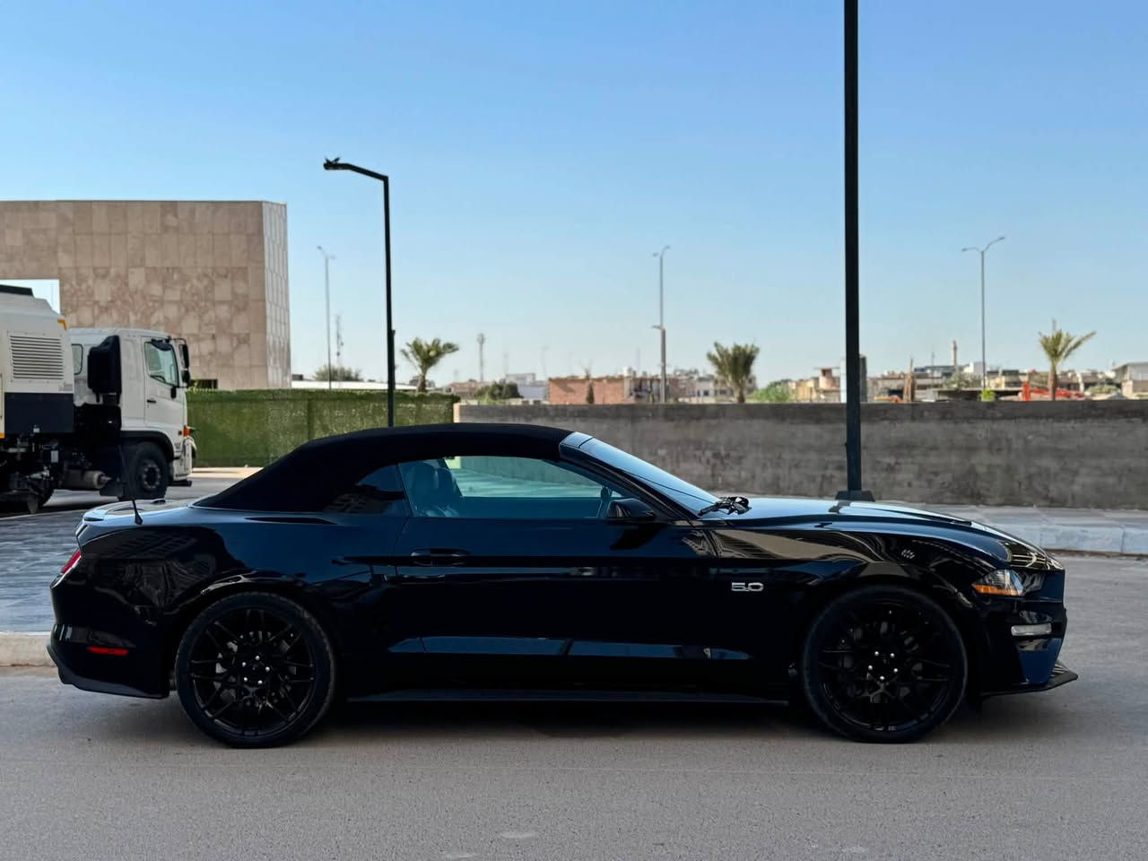 2021 gt فورد موستانك
فول  مواصفات1/1  للاخير   دجتال  داخل جلد   اكتف   ترحيب  شكو مواصفات بالموستنك موجودة بيها  و  قطعة واحد صبغ  فقط بدوون ايرباك السيارة 
   (نص جاملغ خلفي  الصبغ )
ماشية 35  الف  ميل فقط . ‎السياره كلها بلادية
عليها  هوائيات  وبرمجة  من عمان مو بالعراق برمجتها  وكلش قوية و معروفة بنظافتها .وبيها كواتم اكتف  تطفي من يمك الصوت  الاصلي مو مال بغداد.
حادثها موضح بالصور  بدون لغد بدون شاصي   بجم  كبس  علما  ان البوب راجعة وكالة نفس اللون    بدون صبغ  فقط الجاملغ  خلفي نصة مصبوغ   فقط  بدون دواخل ومحرك وتبريد وصدر  مكفولات وجديدات  رقمها اربيل  هزة  جديدة وسنوية   تحويل مباشر مني  ورقم   جديد لل2030 والسيارة   سعرها 210  ورقة وبيها مجال بسيط   نزلت  سعرها   مراعاة  للسوك  والوضع   والسيارة نظيفة و متعوب عليها  متتقارن بالمهجومات 🖤

*********** سجاد الخفاجي  مكاني زيونة او يرموك
