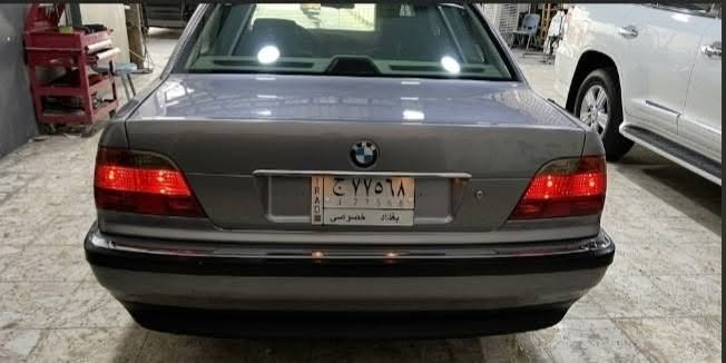 السلام عليكم للبيع بي ام دبليو 740 v8 سيارة جديدة جدا جدا مكفولة من الضربة و البارد بيهة صبغ للجمالية فقط السعر 150 بالرقم ***********
