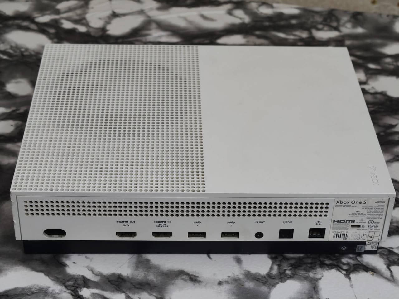 للبيع Xbox One S
جهاز نظيف جدًا وبحالة ممتازة، يعمل بكفاءة عالية وبدون أي أعطال أو تعليق، وتمت تجربته لساعات طويلة للتأكد من سلامته.

يد تحكم أصلية

جميع الأسلاك موجودة

قارئ الأقراص يعمل بشكل ممتاز

جاهز للاستخدام مباشرة
الألعاب المثبتة:

EA Sports FC 26

Call of Duty

eFootball (PES)

ولعب إضافية

السعر : 200,000 دينار عراقي السعر نهائي وغير قابل للتفاوض).

الموقع الموصل

للتواصل ***********
