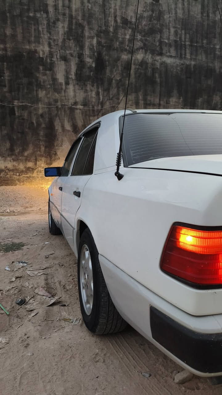 السلام عليكم للبيع
مارسدس دب w124
موديل 1987 محدث 91 
محرك 2500 vvti ، كير محرك مكفول 
تبريد تدفئة شغالة كهربائيات شغالة 
غرفة كلش نظيفة موضحة بالصور 
رقم اربيل بأسمي سنوية الى 2029 
مكان السيارة صلاح الدين تكريت 
السعر 63 وبيها مجال
 للتفاصيل اكثر الاتصال ***********
