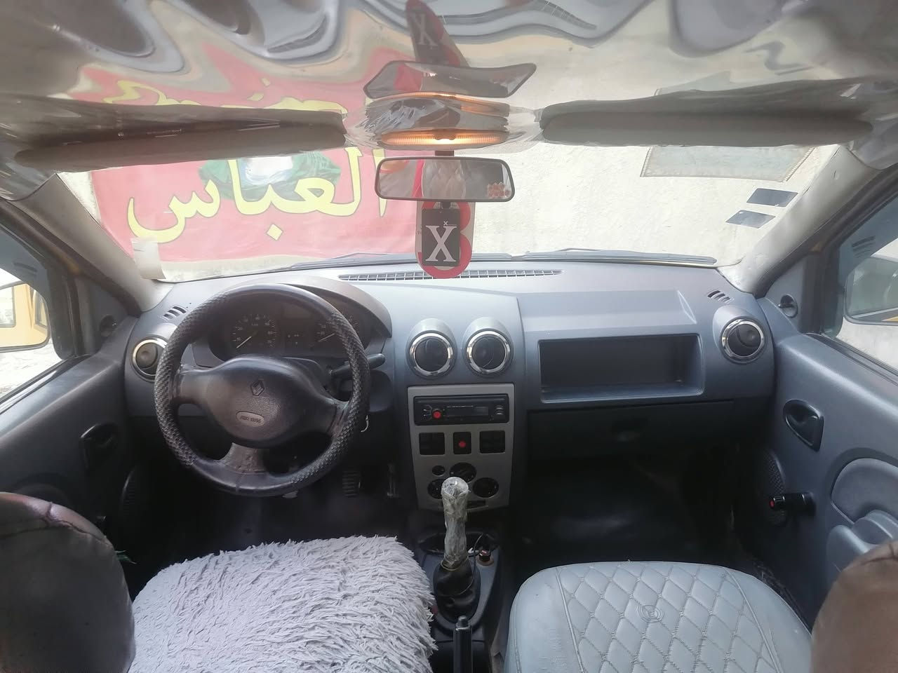 السلام عليكم للبيع رينو لوكان  رقم بغداد موديل 2009 محرك وگير  جدد صدر امامي خلفي جديد تبريد ثلج مكفولة من الضربه والصبغ والتبديل  سنويه باسمي 28 مكاني بغداد السعر 32 وبيها مجال بسيط رقم الهاتف ***********
