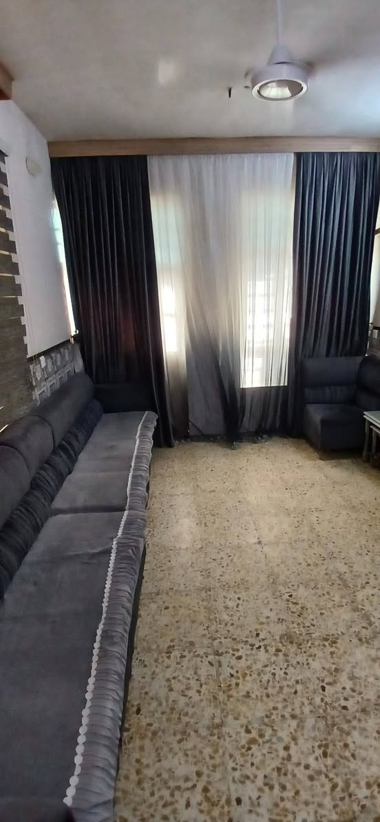 السلام عليكم بيت للبيع في منطقه السده قرب ابو نبأ المضمد المساحة ١٠٠ واجهه ٥ ونزال ٢٠ طابقين للاستفسار الاتصال ***********
