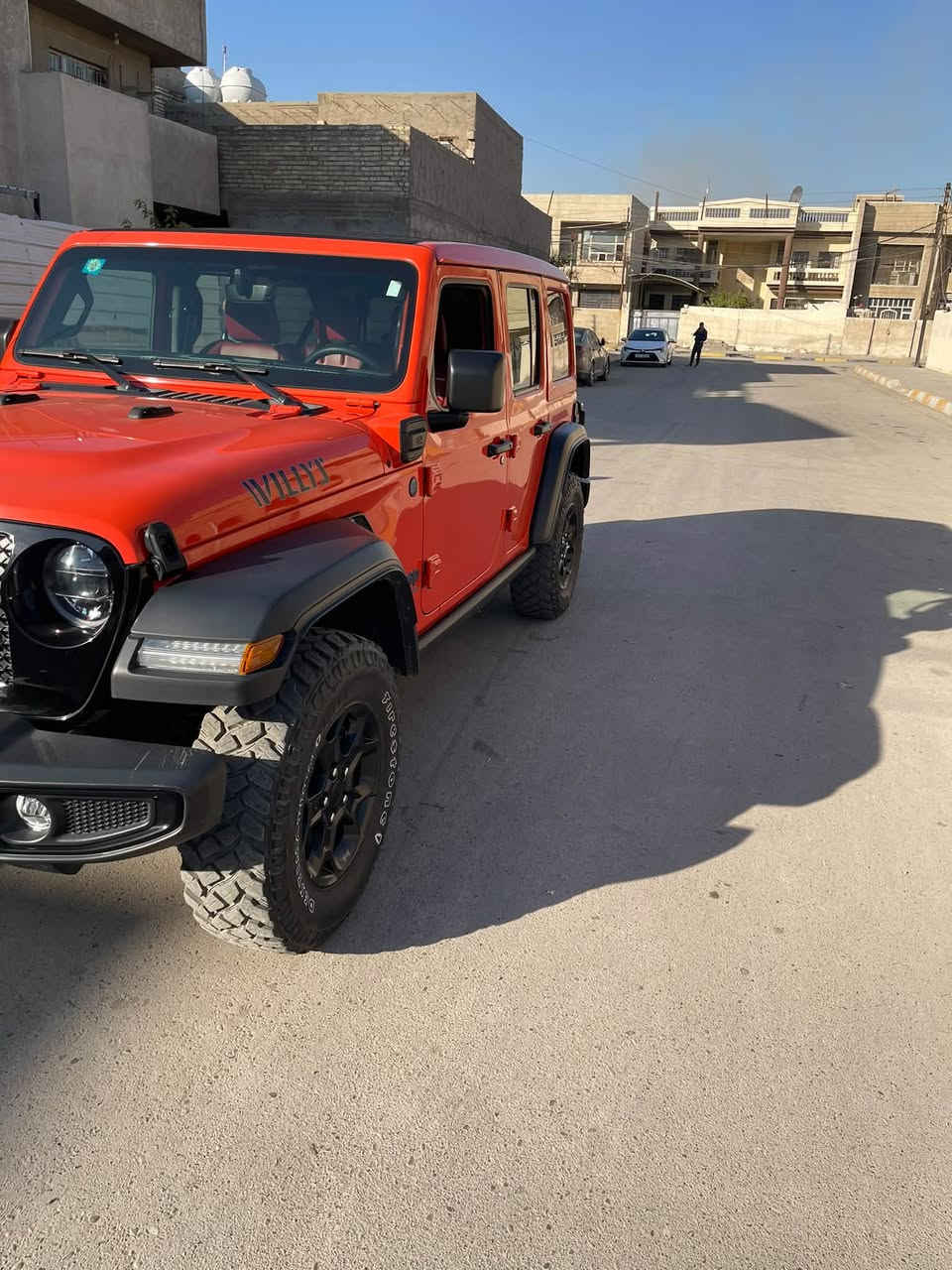 السلام عليكم 

جيب رانكلر 4Xe 2023 هايبرد ويليس وارد امريكي 

 السياره  Jeep Wrangler 4Xe 2023 2.0L 4 plug-in

حجم المكينه : 2000 تيربو + هايبرد + بلكن شحن خارجي

القدرة الحصانية 375  

الشحن يمشيك 30 ميل

المسافه المقطوعه : 32

                      
#اللون برتقالي مميز وداخل احمر بلادي 

1.قماره بانورما تنفتح كهرباء ع طول السياره
2.بصمه 
3.لوكير
4.كشافات 
6.شحن خارجي
7.بكلايت لد 
8. شاشه
9.سستم صوت دمام خلفي + امامي 
10.لايتات زنون هايلوجين
11.كشنات جلد داخل احمر بلادي 
12.سقص اسود بلادي 
13. تحكم استرين
14. ويل حجم 17
15. حساس خلفي
16.رادار جانبي 
17.تاير جبلي بلادي 

حادثها باب وجاملغ خلفي صبغ بدون ايرباك رقم بغداد السعر مكاني بغداد الدوره ***********
